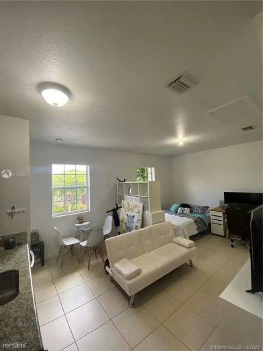 Main picture of 17122 SW 92nd St