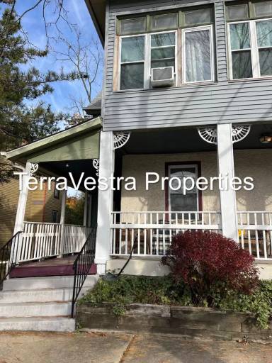 Main picture of 7 W Mantua Ave