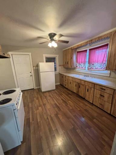 Main picture of 1842 S Martin Luther King Jr Dr