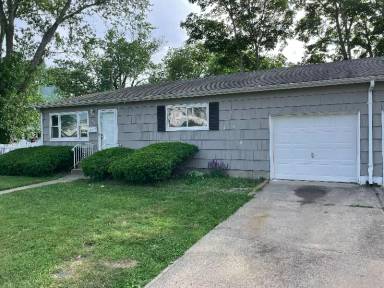 Main picture of 476 S Ocean Ave