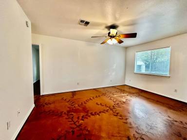 Main picture of 123 Amelia Ct