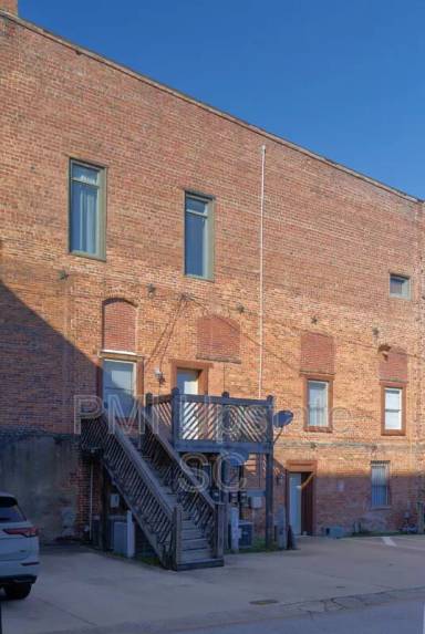 Main picture of 101 Silver St