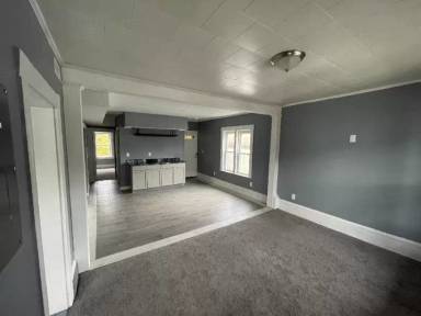 Main picture of 145 Railroad St