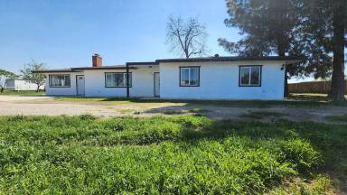 Main picture of 1955 E Panama Ln