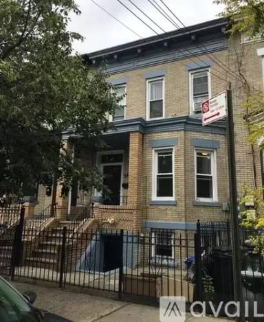 Main picture of 640 Crescent St