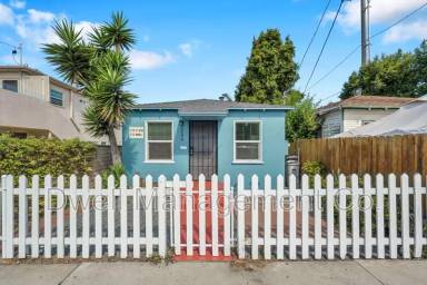 Main picture of 2174 Bacon St
