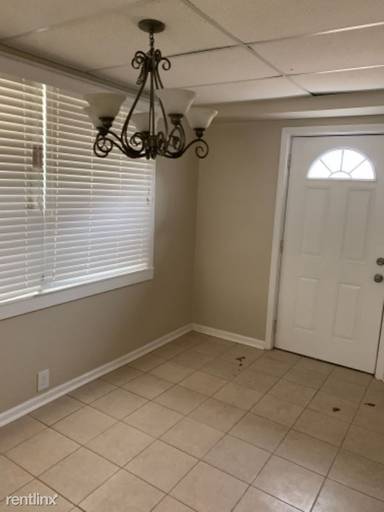 Main picture of 572 N Thomas Ln SE