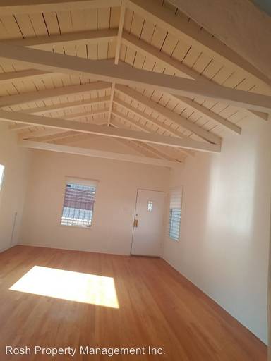 Main picture of 1125 S Oakhurst Dr