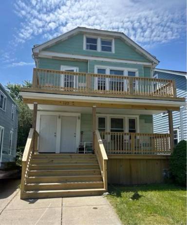 Main picture of 122 Lincoln Blvd