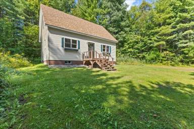 Main picture of 1672 Sweet Hollow Rd