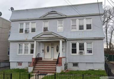 Main picture of 444 Walnut St