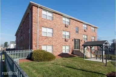 Main picture of 75 Robbins St