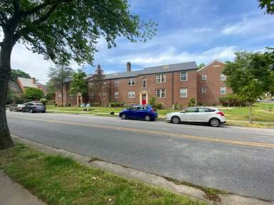 Main picture of 808 Monument Ave
