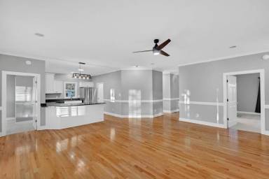 Main picture of 205 Dolphin St