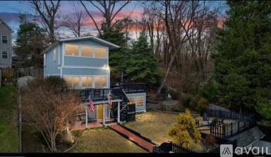 Main picture of 720 Shore Rd