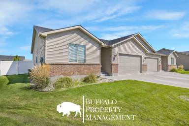 Main picture of 4211 E Roy Cir