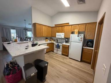 Main picture of 3330 Leopold Way