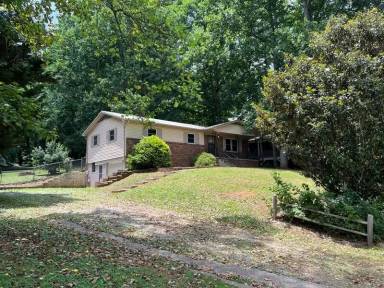 Main picture of 28 Fairhaven Ct