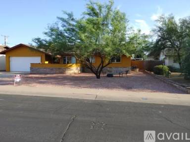 Main picture of 121 E Balboa Dr
