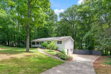 Main picture of 142 Wanda Ave
