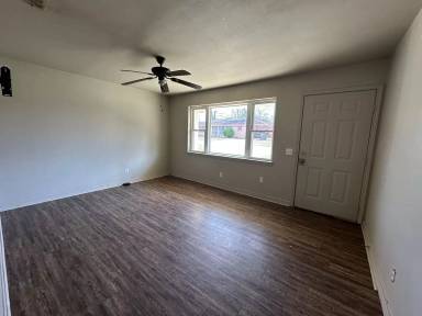 Main picture of 806 W 3rd St