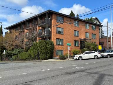 Main picture of 7101 Roosevelt Way NE
