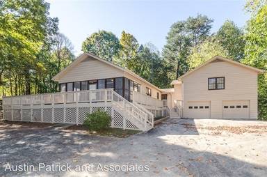 Main picture of 206 S Cherokee Lane Ext