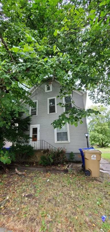 Main picture of 924 42nd St