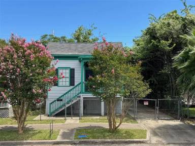 Main picture of 3621 Winnie St