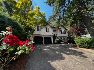 Main picture of 7665 Ridgewood Dr