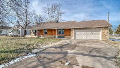 Main picture of 2206 S Tyler Ave