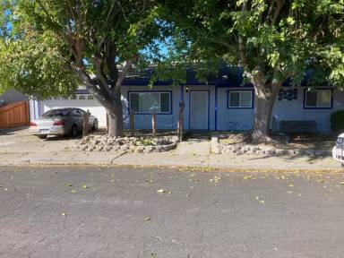 Main picture of 220 Long St
