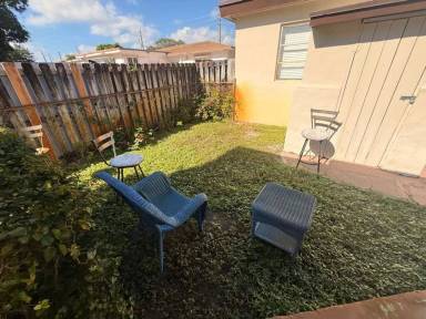 Main picture of 130 SE 10th St