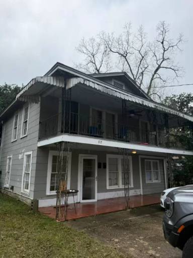 Main picture of 717 E 6th Ave