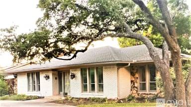 Main picture of 7148 Lakehurst Ave