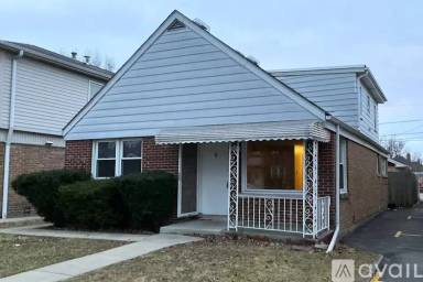 Main picture of 1932 N Burling St