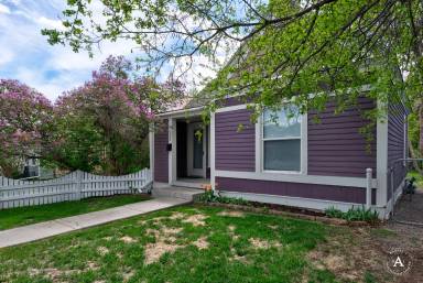 Main picture of 909 5th Ave