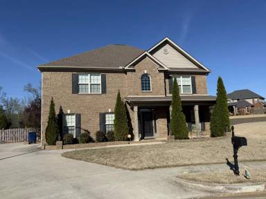 Main picture of 218 Woodgrove Dr NW