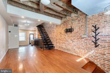 Main picture of 112 N Streeper St