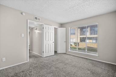 Main picture of 2720 S Broadway Ave