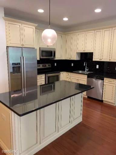 Main picture of 50 Edgewater Pl