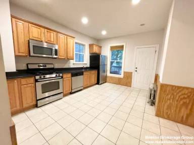 Main picture of 55 Hillside St