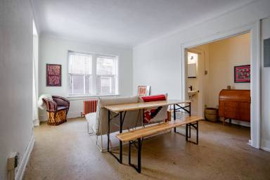 Main picture of 512 W Grand Blvd
