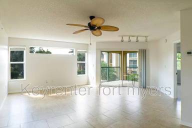 Main picture of 8861 Colonnades Ct W