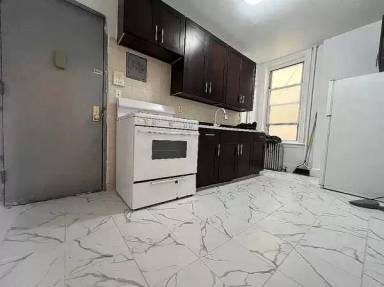 Main picture of 1556 Atlantic Ave