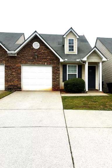 Main picture of 221 Alton Cir