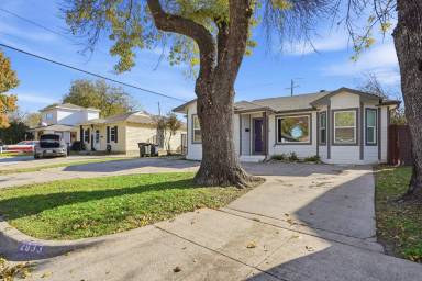 Main picture of 2933 South Hills Ave