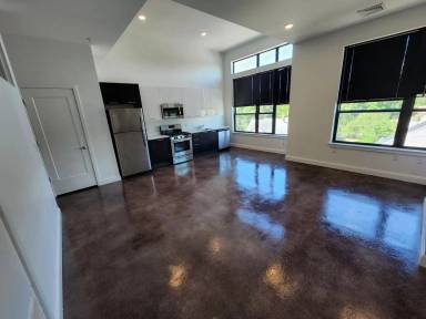 Main picture of 10 Front St