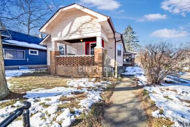 Main picture of 5948 Broadway St