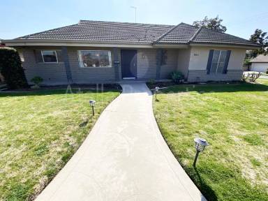 Main picture of 843 W Michigan Ave